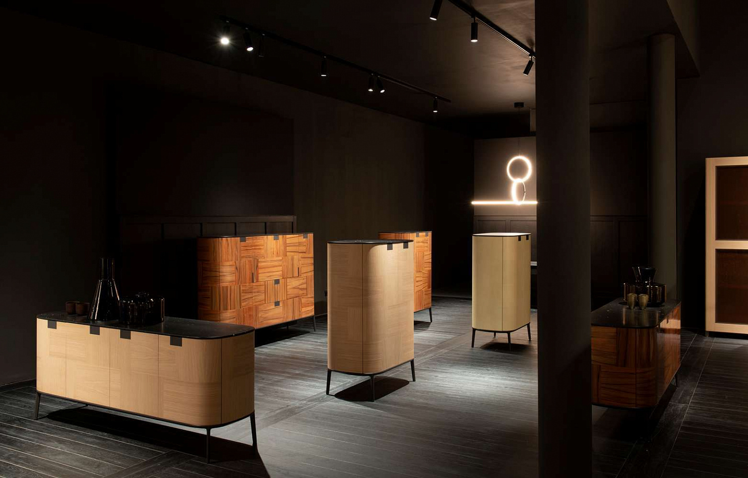 Виртуозная коллекция «Fluid Spaces» - новый квартет скульптурных конструкций от известного архитектора Антонио Читтерио для MAXALTO